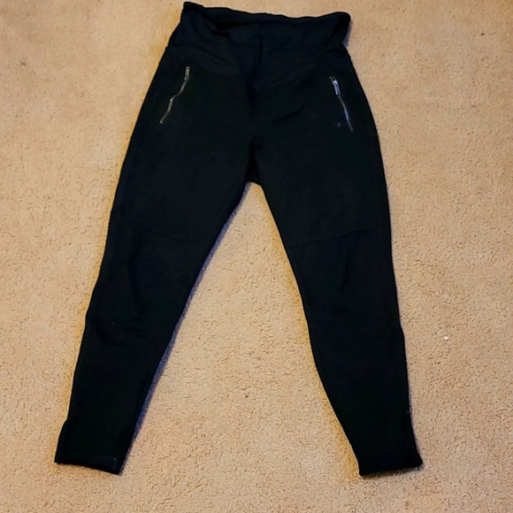 E18-GAP: SIZE SMALL MARERNITY BLACK CAPRI PANTS - Picture 1 of 3